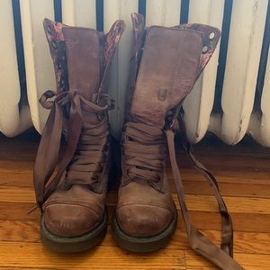 Dr. Martens TRIUMPH brown floral calf height leather boots